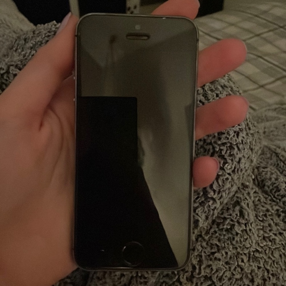 iPhone 5S - Picture 2 of 5